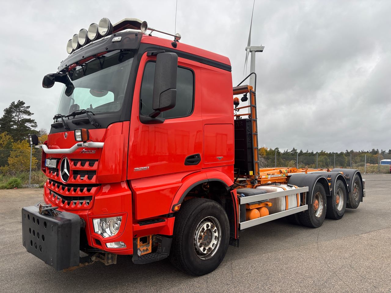 Mercedes-Benz Arocs 3251 - شاحنة برافعة خطافية: صورة 1 Mercedes-Benz Arocs 3251 - شاحنة برافعة خطافية: صورة 1