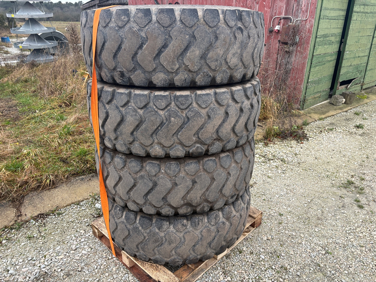 Michelin 17.5R25 - إطارات - آلات الإنشاء: صورة 1 Michelin 17.5R25 - إطارات - آلات الإنشاء: صورة 1