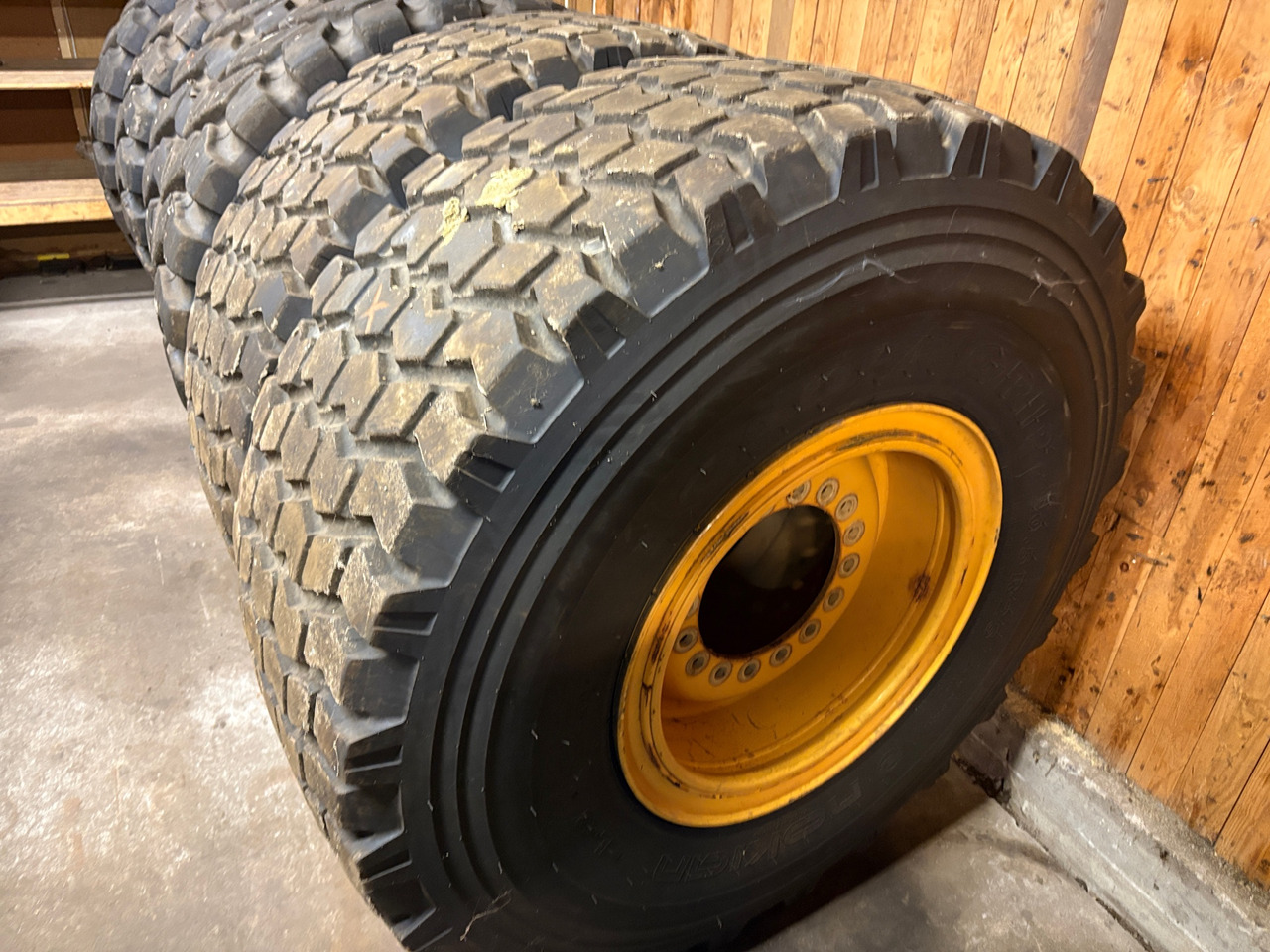 Nokian 20,5 R25 - إطارات - آلات الإنشاء: صورة 1 Nokian 20,5 R25 - إطارات - آلات الإنشاء: صورة 1