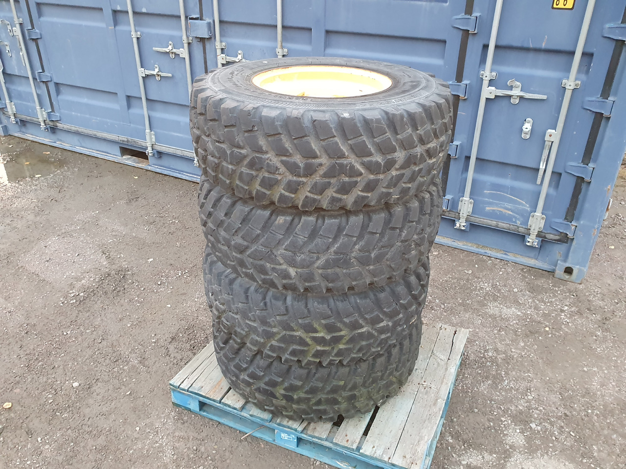 Nokian Volvo L25 - إطارات - آلات الإنشاء: صورة 1 Nokian Volvo L25 - إطارات - آلات الإنشاء: صورة 1