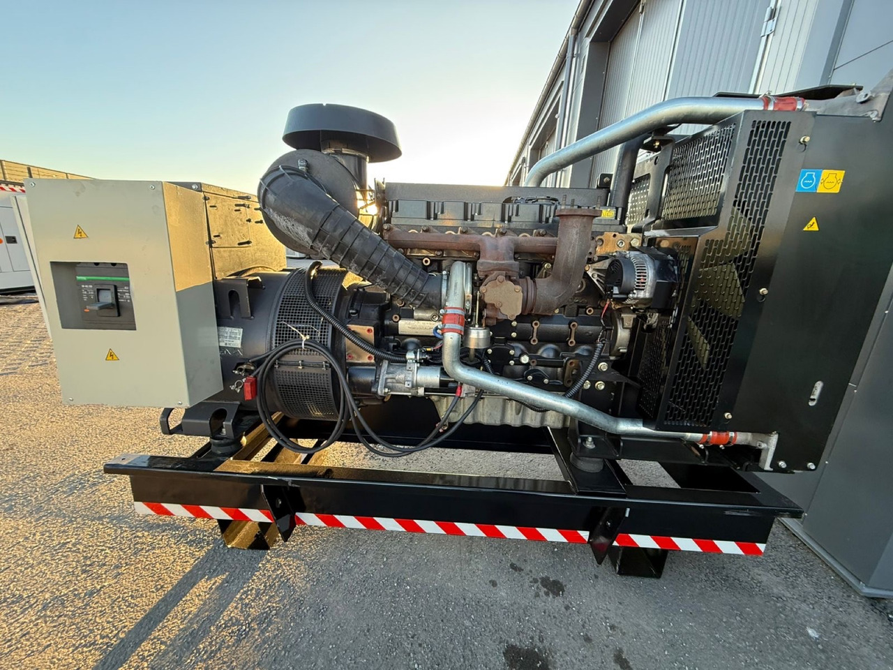 Perkins 180 kVA - مجموعة المولد: صورة 1 Perkins 180 kVA - مجموعة المولد: صورة 1