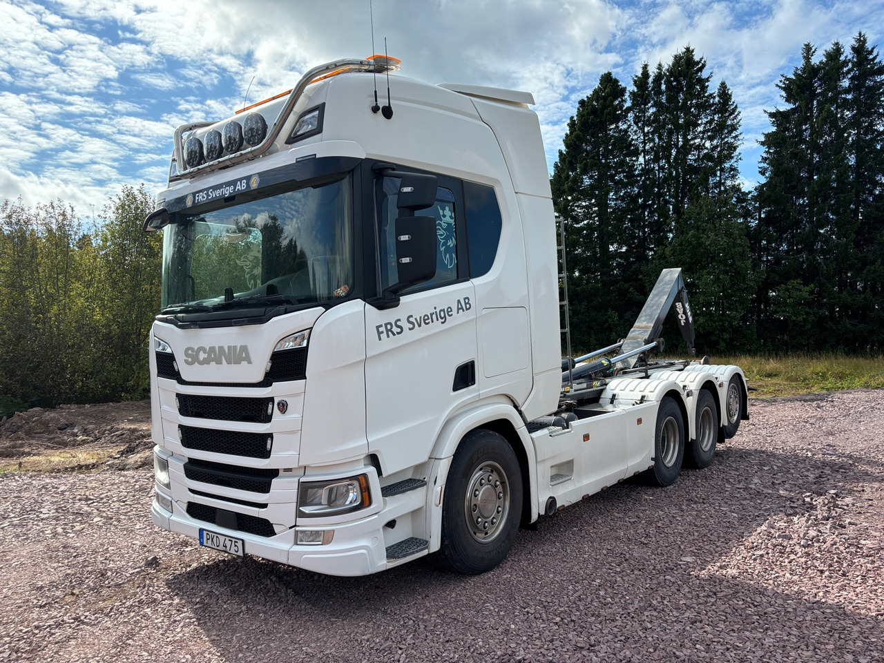 Scania R500 - شاحنة برافعة خطافية: صورة 1 Scania R500 - شاحنة برافعة خطافية: صورة 1