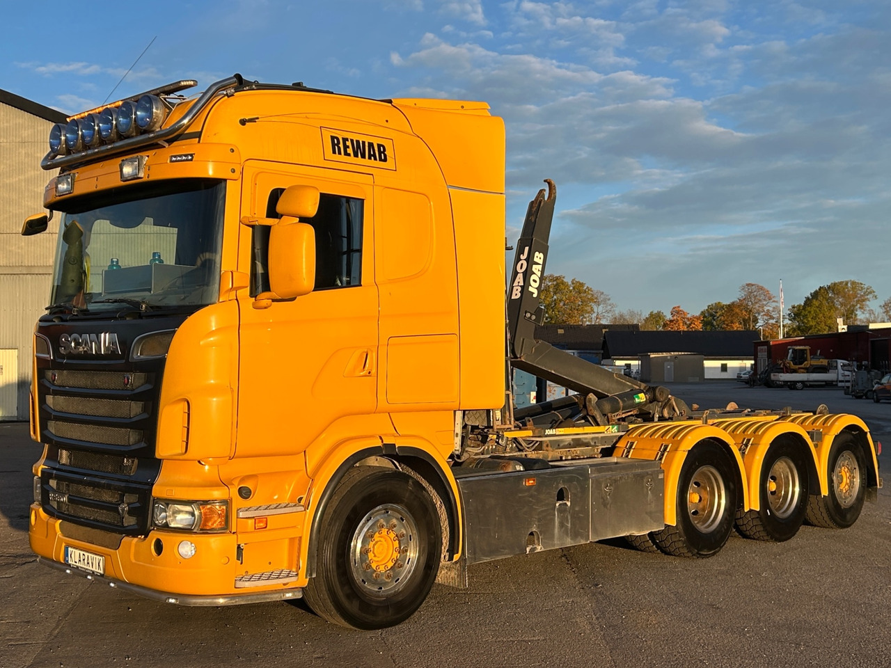 Scania R560 - شاحنة برافعة خطافية: صورة 1 Scania R560 - شاحنة برافعة خطافية: صورة 1