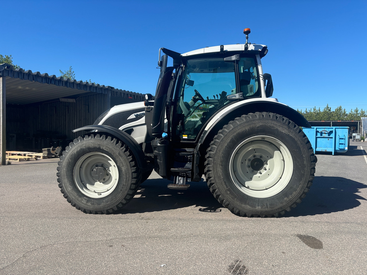 Valtra N 114 - جرار: صورة 1 Valtra N 114 - جرار: صورة 1
