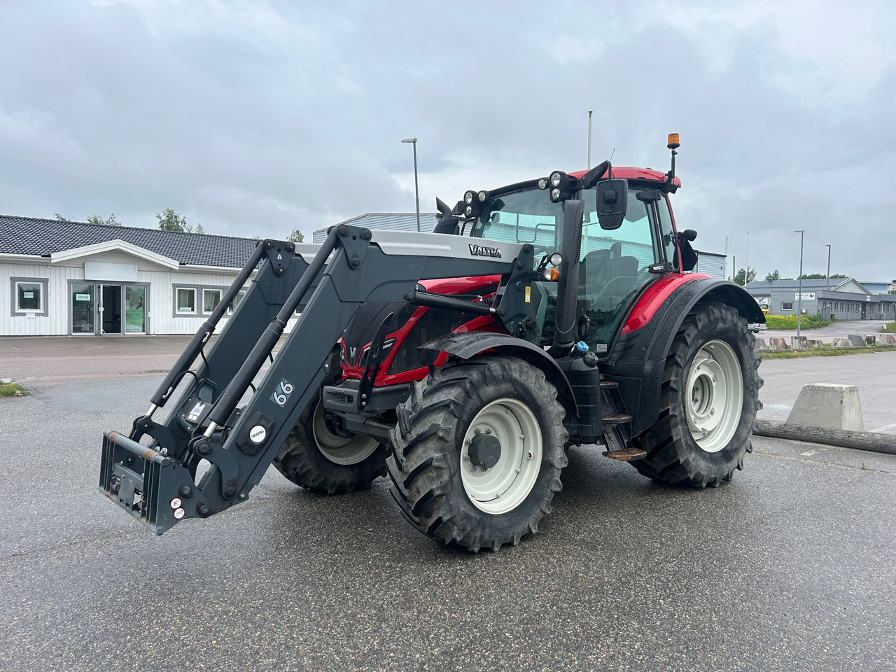 Valtra N134 - جرار: صورة 1 Valtra N134 - جرار: صورة 1
