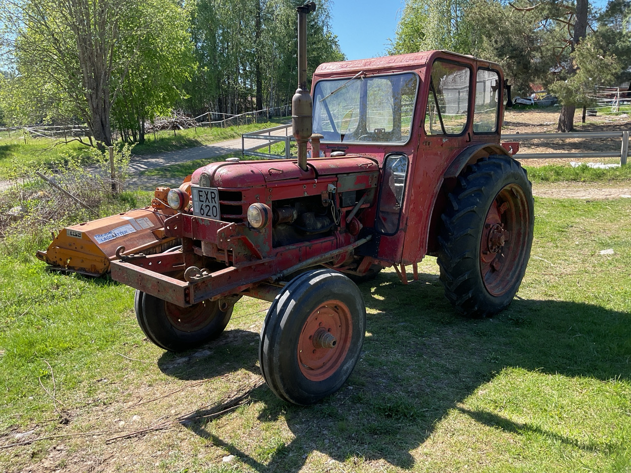 Volvo BM 350 - جرار: صورة 1 Volvo BM 350 - جرار: صورة 1