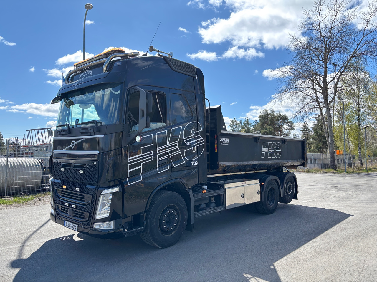 Volvo FH 6x2 - شاحنة برافعة خطافية: صورة 1 Volvo FH 6x2 - شاحنة برافعة خطافية: صورة 1