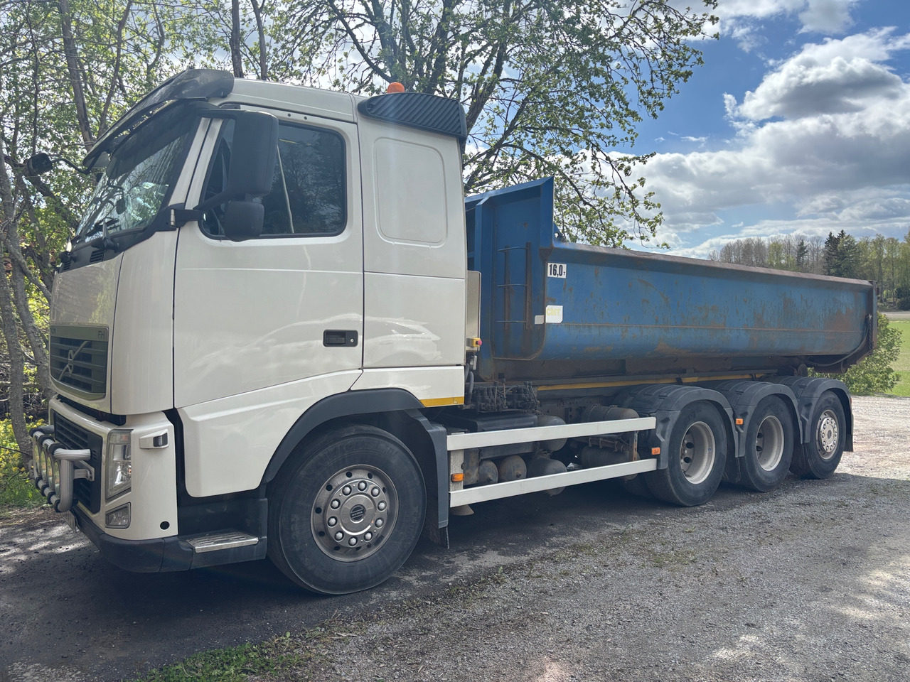Volvo FH - شاحنة برافعة خطافية: صورة 1 Volvo FH - شاحنة برافعة خطافية: صورة 1