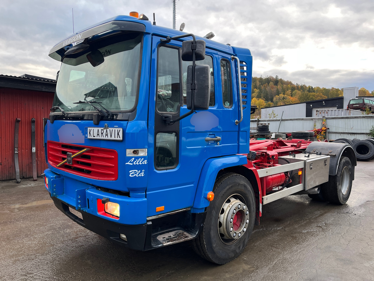 Volvo FL618E 4X2 - شاحنة برافعة خطافية: صورة 1 Volvo FL618E 4X2 - شاحنة برافعة خطافية: صورة 1