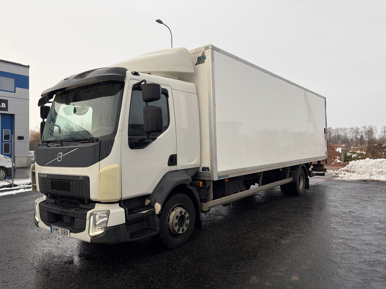 Volvo FL - شاحنة: صورة 1 Volvo FL - شاحنة: صورة 1