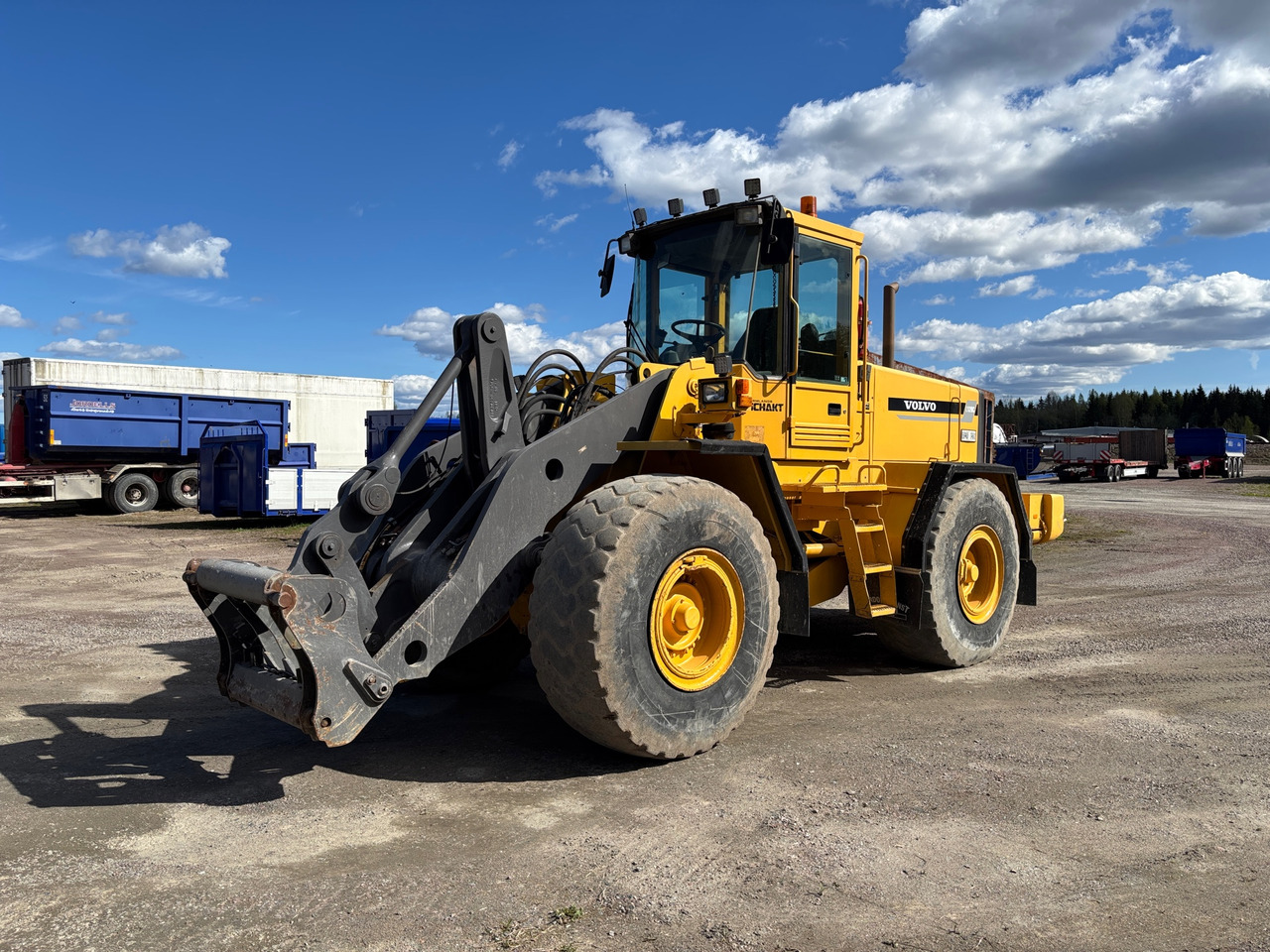 Volvo L120C - اللودر بعجل: صورة 1 Volvo L120C - اللودر بعجل: صورة 1