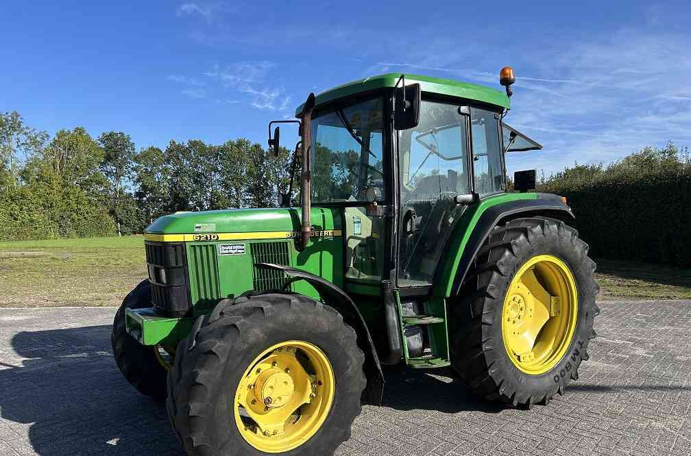 John Deere 6210 - جرار: صورة 1 John Deere 6210 - جرار: صورة 1