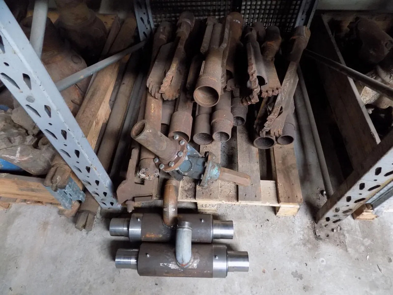 Diversen boorkronen spoel-steen en droog - معدات حفر: صورة 5 Diversen boorkronen spoel-steen en droog - معدات حفر: صورة 5