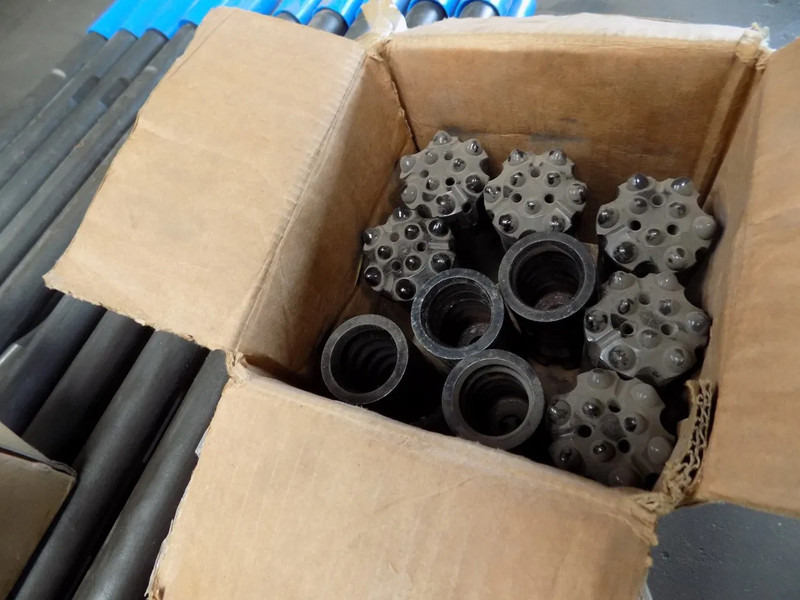 Diversen boorkronen spoel-steen en droog - معدات حفر: صورة 1 Diversen boorkronen spoel-steen en droog - معدات حفر: صورة 1