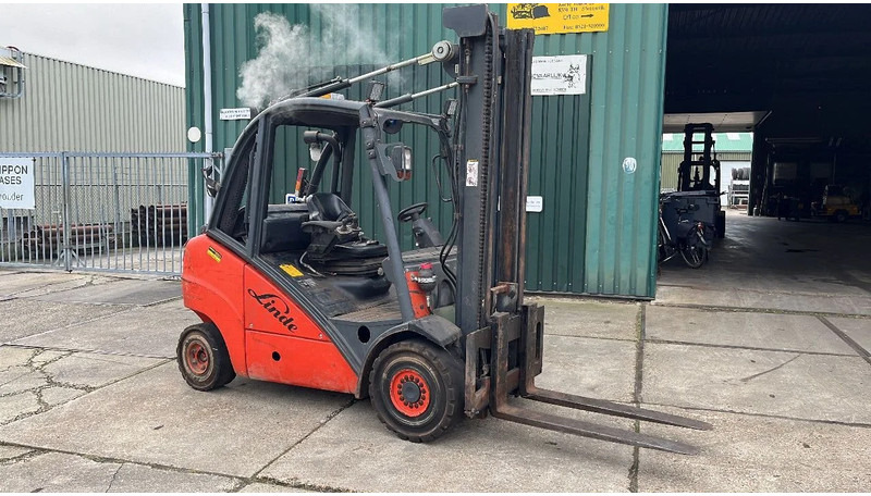 Linde H35T 01 Linde H35T 01 - رافعة شوكية تعمل بالغاز: صورة 1 Linde H35T 01 Linde H35T 01 - رافعة شوكية تعمل بالغاز: صورة 1