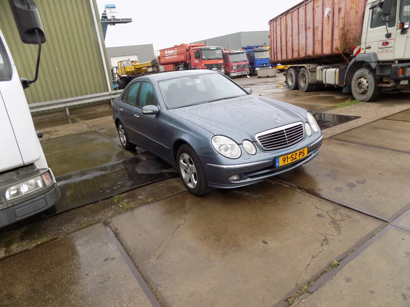 Mercedes-Benz E-Klasse 320 CDI sedan avantgarde - سيارة: صورة 2 Mercedes-Benz E-Klasse 320 CDI sedan avantgarde - سيارة: صورة 2