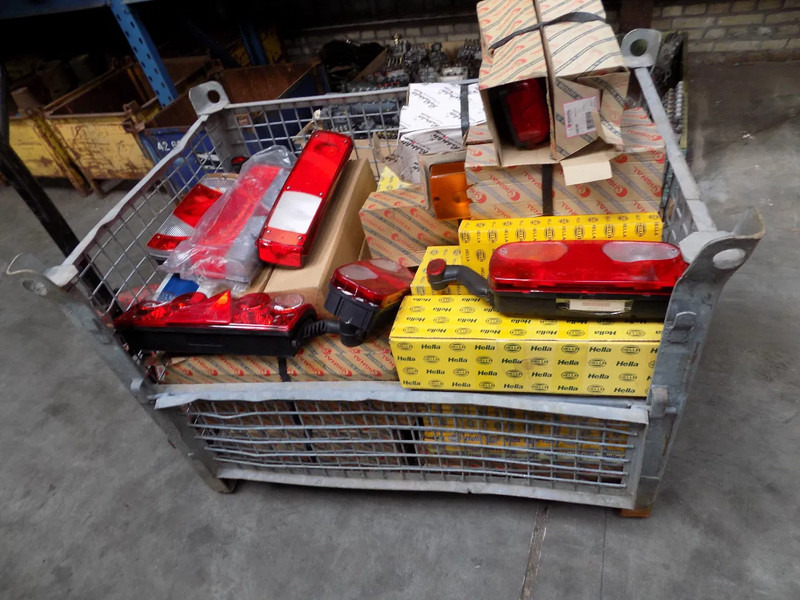 Verlichting voor truck en trailer HELLA VERLICHTING truck en trailer - المصابيح الخلفية: صورة 1 Verlichting voor truck en trailer HELLA VERLICHTING truck en trailer - المصابيح الخلفية: صورة 1