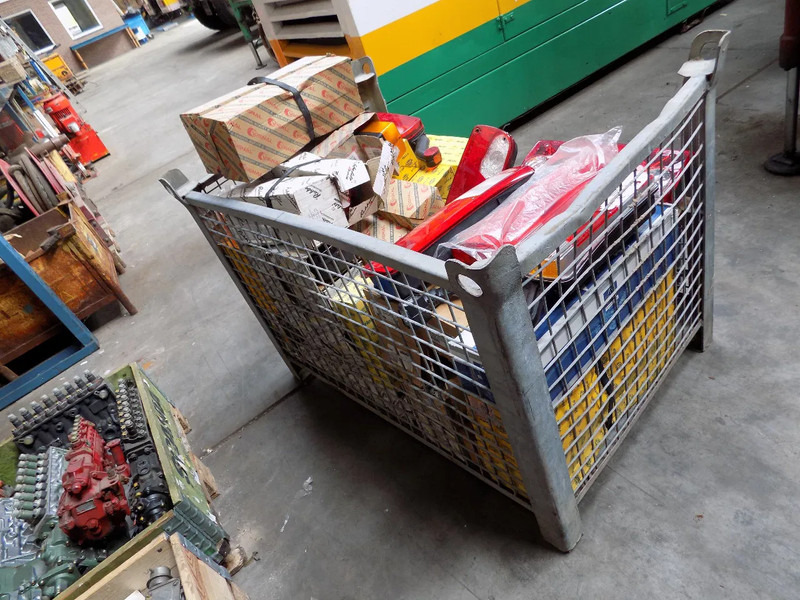Verlichting voor truck en trailer HELLA VERLICHTING truck en trailer - المصابيح الخلفية: صورة 3 Verlichting voor truck en trailer HELLA VERLICHTING truck en trailer - المصابيح الخلفية: صورة 3