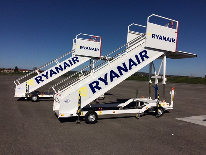 AERO-GSE B737 - A320 Towable - سلالم الطائرة: صورة 3 AERO-GSE B737 - A320 Towable - سلالم الطائرة: صورة 3