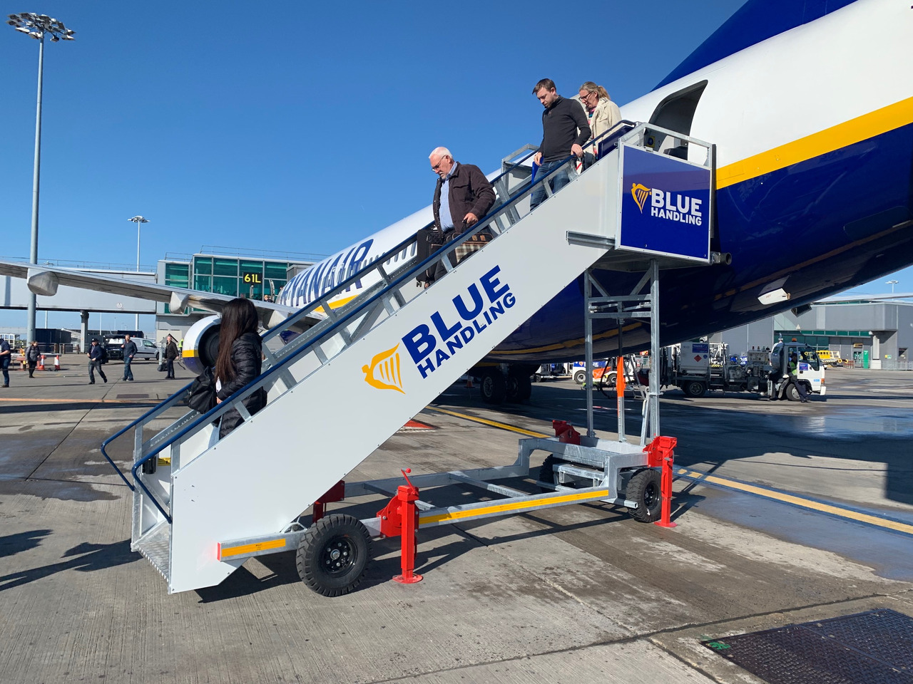 ARS-1 B737 Towable Passenger Stairs - سلالم الطائرة: صورة 1 ARS-1 B737 Towable Passenger Stairs - سلالم الطائرة: صورة 1