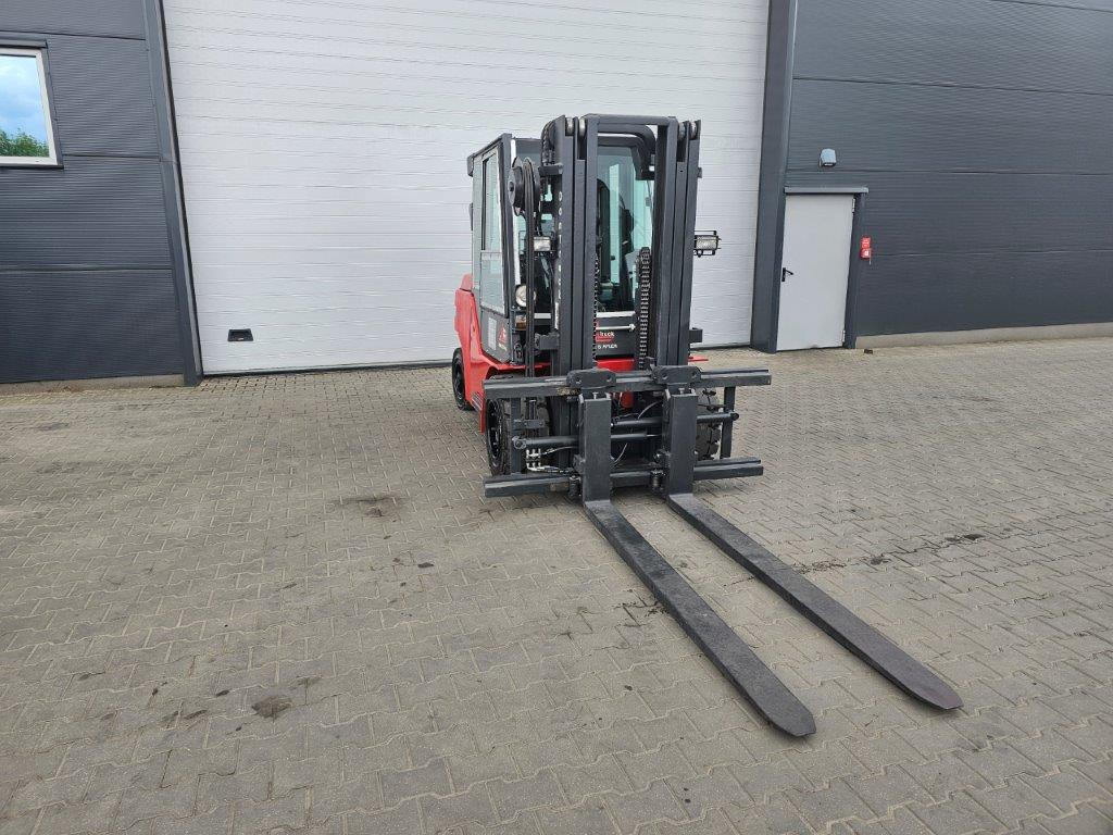 Dan Truck 8450DG Container-Indoor-Stapler -TRIPLEX - رافعة شوكية ديزل: صورة 5 Dan Truck 8450DG Container-Indoor-Stapler -TRIPLEX - رافعة شوكية ديزل: صورة 5