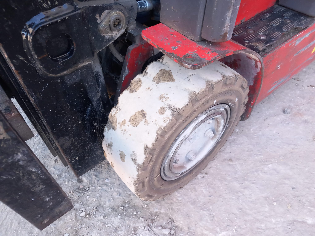 رافعة شوكية كهربائية MANITOU ME318 48V: صورة 8