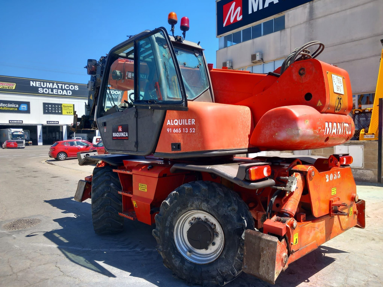 MANITOU MRT1742 - آلة رفع ونقل تلسكوبية: صورة 3 MANITOU MRT1742 - آلة رفع ونقل تلسكوبية: صورة 3