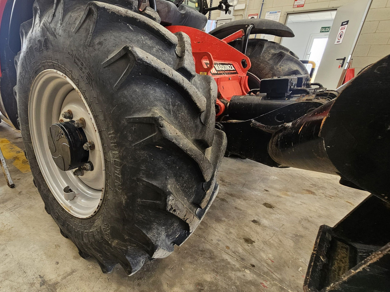 آلة رفع ونقل تلسكوبية MANITOU MT1335 EASY: صورة 8