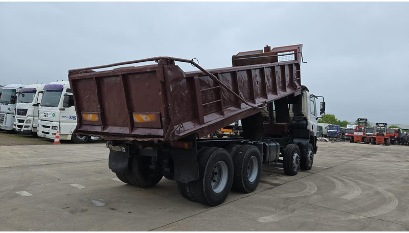 DAF 85 CF 340 (EURO 2 / MANUAL PUMP / STEEL SUSP. / POSSIBLE AS CHASSIS / 8X4) - شاحنة قلاب: صورة 5 DAF 85 CF 340 (EURO 2 / MANUAL PUMP / STEEL SUSP. / POSSIBLE AS CHASSIS / 8X4) - شاحنة قلاب: صورة 5