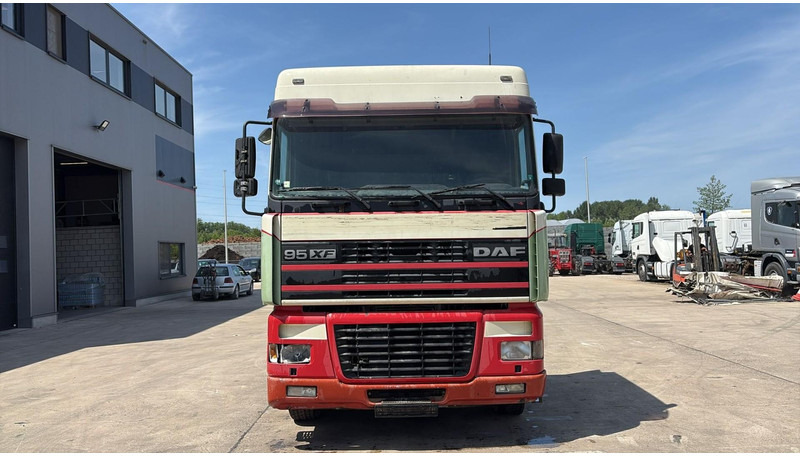 DAF XF 95.430 (EURO 3 / BOITE MANUELLE / MANUAL GEARBOX) - رأس تريلا: صورة 2 DAF XF 95.430 (EURO 3 / BOITE MANUELLE / MANUAL GEARBOX) - رأس تريلا: صورة 2