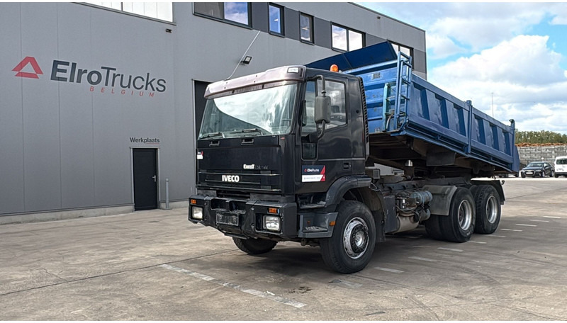 Iveco Eurotrakker 260 E 34 (POMPE MANUELLE / MANUAL PUMP / MANUAL GEARBOX / BOITE MANUELLE / LAMES) - شاحنة قلاب: صورة 1 Iveco Eurotrakker 260 E 34 (POMPE MANUELLE / MANUAL PUMP / MANUAL GEARBOX / BOITE MANUELLE / LAMES) - شاحنة قلاب: صورة 1