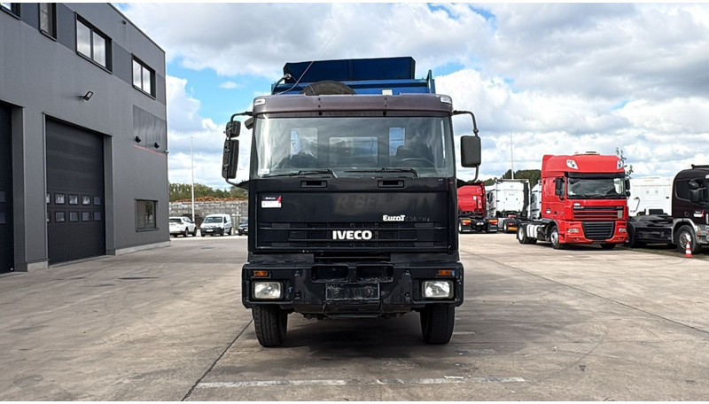 Iveco Eurotrakker 260 E 34 (POMPE MANUELLE / MANUAL PUMP / MANUAL GEARBOX / BOITE MANUELLE / LAMES) - شاحنة قلاب: صورة 2 Iveco Eurotrakker 260 E 34 (POMPE MANUELLE / MANUAL PUMP / MANUAL GEARBOX / BOITE MANUELLE / LAMES) - شاحنة قلاب: صورة 2