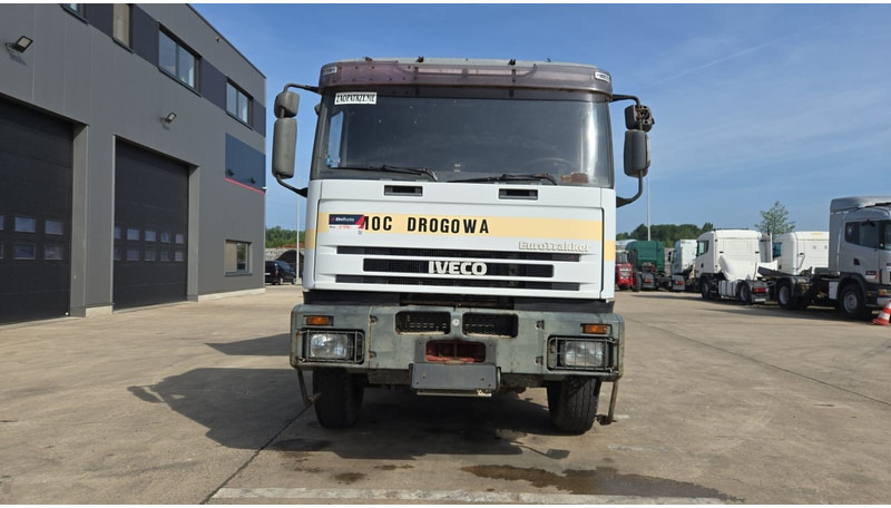 Iveco Eurotrakker 260 E 37 (POMPE MANUELLE / MANUAL PUMP / BOITE MANUELLE / GRAND PONT / LAMES) - شاحنة قلاب: صورة 2 Iveco Eurotrakker 260 E 37 (POMPE MANUELLE / MANUAL PUMP / BOITE MANUELLE / GRAND PONT / LAMES) - شاحنة قلاب: صورة 2
