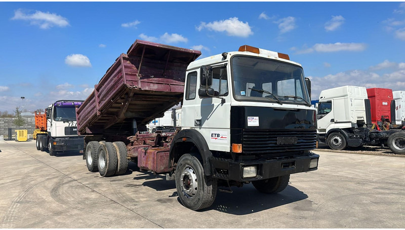 Iveco MAGIRUS 260 - 34 (LIVRAISON GRATUITE AU PORT D'ANVERS / POMPE MANUELLE) - شاحنة قلاب: صورة 4 Iveco MAGIRUS 260 - 34 (LIVRAISON GRATUITE AU PORT D'ANVERS / POMPE MANUELLE) - شاحنة قلاب: صورة 4