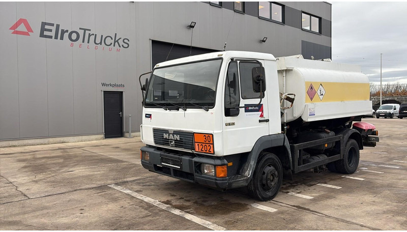 MAN 10.153 (7500L / FULL STEEL / LAMES / BOITE MANUELLE / MANUAL GEARBOX) - شاحنة صهريج: صورة 1 MAN 10.153 (7500L / FULL STEEL / LAMES / BOITE MANUELLE / MANUAL GEARBOX) - شاحنة صهريج: صورة 1