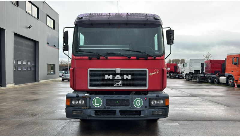 MAN 18.264 F2000 (11000L / EURO 2 / MANUAL GEARBOX / 6 CYLINDER) - فراغ شاحنة: صورة 2 MAN 18.264 F2000 (11000L / EURO 2 / MANUAL GEARBOX / 6 CYLINDER) - فراغ شاحنة: صورة 2