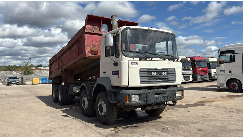 MAN 35.372 (MANUAL PUMP / 6 CYLINDER / BIG AXLE / STEEL SUSP.) - شاحنة قلاب: صورة 2 MAN 35.372 (MANUAL PUMP / 6 CYLINDER / BIG AXLE / STEEL SUSP.) - شاحنة قلاب: صورة 2