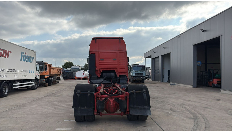 MAN TGA 18.410 (POMPE MANUELLE / MANUAL PUMP / BOITE MANUELLE / MANUAL GEARBOX) - شاحنة بهيكل معدني للمقصورة: صورة 5 MAN TGA 18.410 (POMPE MANUELLE / MANUAL PUMP / BOITE MANUELLE / MANUAL GEARBOX) - شاحنة بهيكل معدني للمقصورة: صورة 5