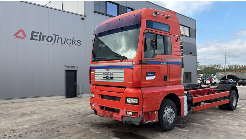 MAN TGA 18.410 (POMPE MANUELLE / MANUAL PUMP / BOITE MANUELLE / MANUAL GEARBOX) - شاحنة بهيكل معدني للمقصورة: صورة 1 MAN TGA 18.410 (POMPE MANUELLE / MANUAL PUMP / BOITE MANUELLE / MANUAL GEARBOX) - شاحنة بهيكل معدني للمقصورة: صورة 1