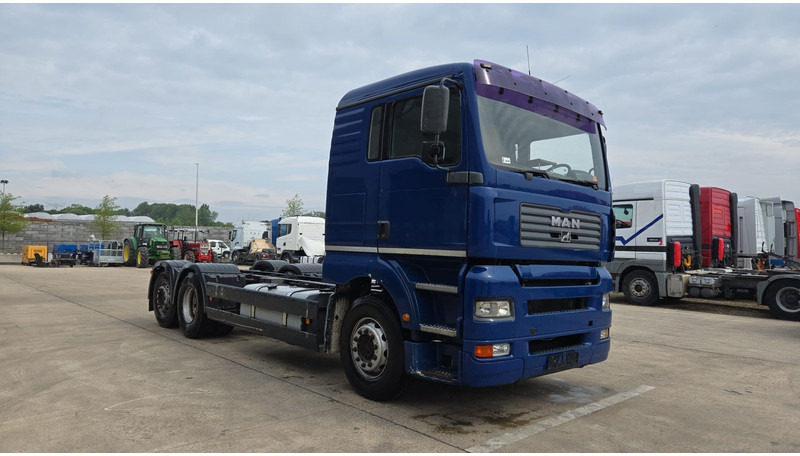 MAN TGA 26.460 (MANUAL PUMP / POMPE MANUELLE / MANUAL GEARBOX / BOITE MANUELLE / 6X2 / FRONT STEEL / DEVANT LAMES) - شاحنة بهيكل معدني للمقصورة: صورة 3 MAN TGA 26.460 (MANUAL PUMP / POMPE MANUELLE / MANUAL GEARBOX / BOITE MANUELLE / 6X2 / FRONT STEEL / DEVANT LAMES) - شاحنة بهيكل معدني للمقصورة: صورة 3