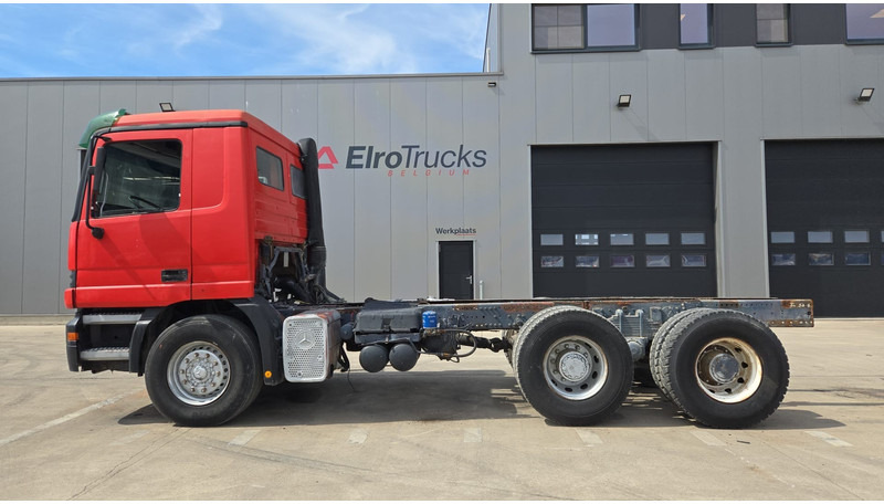 Mercedes-Benz ACTROS 2640 (EPS / 3 PEDALES / V6 / LAMES / GRAND PONT / EURO 2 / SEMI-AUTO) - شاحنة بهيكل معدني للمقصورة: صورة 5 Mercedes-Benz ACTROS 2640 (EPS / 3 PEDALES / V6 / LAMES / GRAND PONT / EURO 2 / SEMI-AUTO) - شاحنة بهيكل معدني للمقصورة: صورة 5