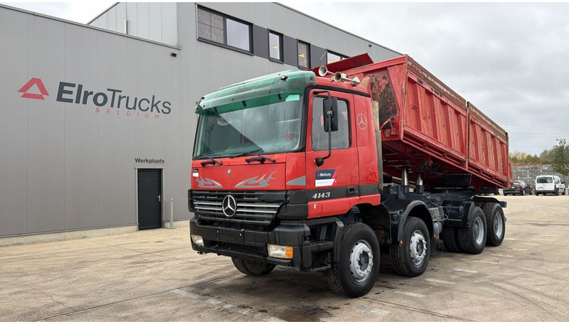 Mercedes-Benz Actros 4143 (GRAND PONT / BOITE MANUELLE / LAMES / 8X4 / STEEL SUSP.) - شاحنة قلاب: صورة 1 Mercedes-Benz Actros 4143 (GRAND PONT / BOITE MANUELLE / LAMES / 8X4 / STEEL SUSP.) - شاحنة قلاب: صورة 1