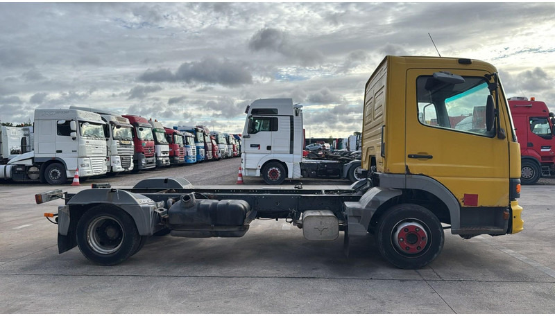 Mercedes-Benz Atego 815 (BOITE MANUELLE / MANUAL GEARBOX) - شاحنة بهيكل معدني للمقصورة: صورة 3 Mercedes-Benz Atego 815 (BOITE MANUELLE / MANUAL GEARBOX) - شاحنة بهيكل معدني للمقصورة: صورة 3