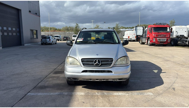 Mercedes-Benz M-Klasse ML 270 CDI - سيارة دفع رباعي: صورة 2 Mercedes-Benz M-Klasse ML 270 CDI - سيارة دفع رباعي: صورة 2