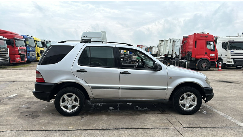 Mercedes-Benz M-Klasse ML 270 CDI - سيارة دفع رباعي: صورة 4 Mercedes-Benz M-Klasse ML 270 CDI - سيارة دفع رباعي: صورة 4