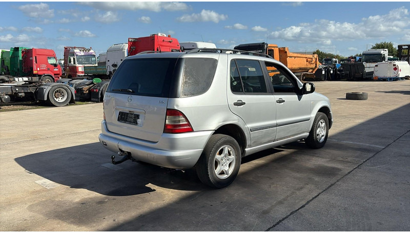 Mercedes-Benz M-Klasse ML 270 CDI - سيارة دفع رباعي: صورة 4 Mercedes-Benz M-Klasse ML 270 CDI - سيارة دفع رباعي: صورة 4