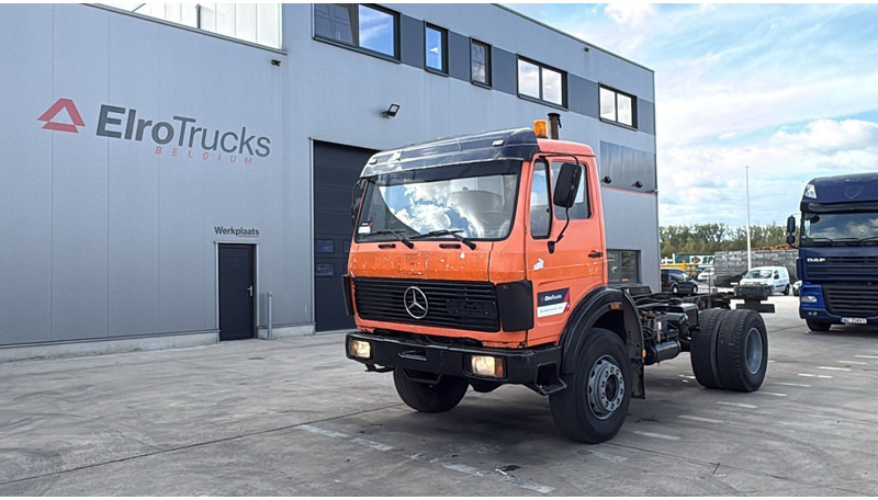 Mercedes-Benz SK 1622 (4X4 / LAMES / GRAND PONT / V6 / BIG AXLE / POMPE MANUELLE) - شاحنة بهيكل معدني للمقصورة: صورة 1 Mercedes-Benz SK 1622 (4X4 / LAMES / GRAND PONT / V6 / BIG AXLE / POMPE MANUELLE) - شاحنة بهيكل معدني للمقصورة: صورة 1