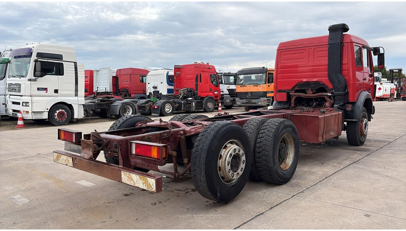 Mercedes-Benz SK 2233 (GRAND PONT / V8 AVEC 2X TURBO / BIG AXLE) - شاحنة بهيكل معدني للمقصورة: صورة 4 Mercedes-Benz SK 2233 (GRAND PONT / V8 AVEC 2X TURBO / BIG AXLE) - شاحنة بهيكل معدني للمقصورة: صورة 4