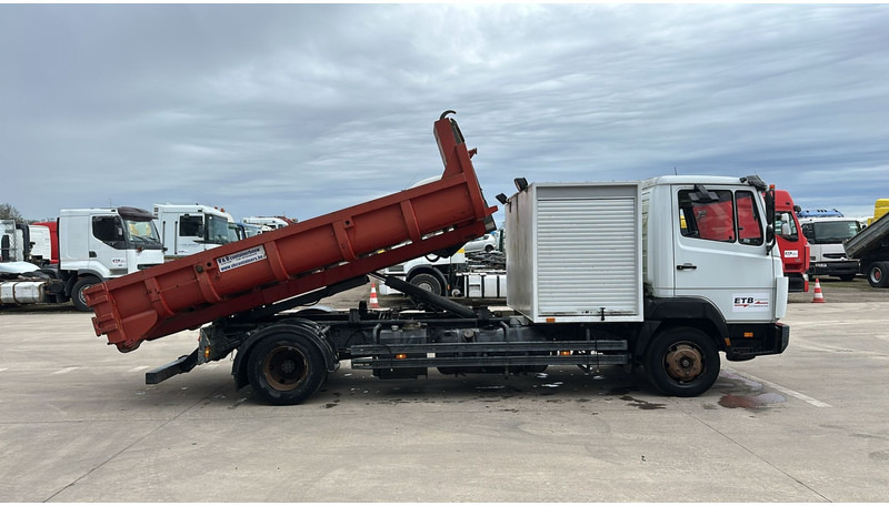 Mercedes-Benz SK 814 (BELGIAN TRUCK / HOOK / PERFECT CONDITION !!! / WITH CONTAINER / 363000 KM !!!! ) - شاحنة برافعة خطافية: صورة 5 Mercedes-Benz SK 814 (BELGIAN TRUCK / HOOK / PERFECT CONDITION !!! / WITH CONTAINER / 363000 KM !!!! ) - شاحنة برافعة خطافية: صورة 5