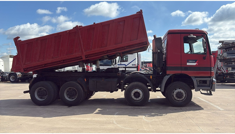 Mercedes-Benz actros 4140 (EPS / 8X6 / LAMES / GRAND PONT / GRAND BENNE / 3 PONTS / TRES BONNE ETAT) - شاحنة قلاب: صورة 4 Mercedes-Benz actros 4140 (EPS / 8X6 / LAMES / GRAND PONT / GRAND BENNE / 3 PONTS / TRES BONNE ETAT) - شاحنة قلاب: صورة 4